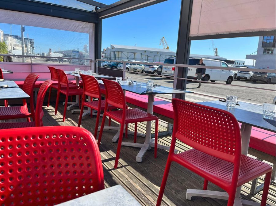 Terrasse du Bistrot avec vue sur le port de Brest